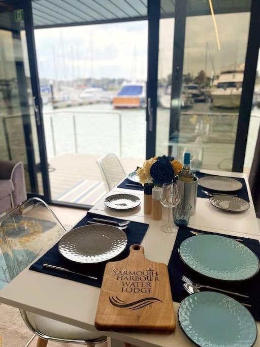 Yarmouth Waterlodge Floating Apartments 2 Dış mekan fotoğraf