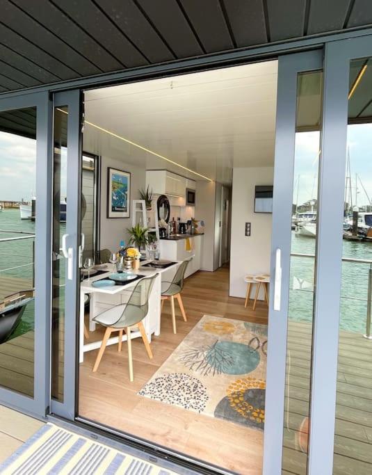 Yarmouth Waterlodge Floating Apartments 2 Dış mekan fotoğraf