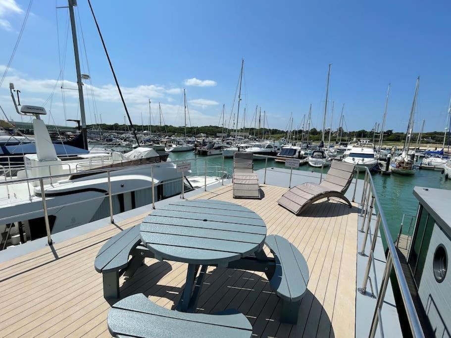 Yarmouth Waterlodge Floating Apartments 2 Dış mekan fotoğraf